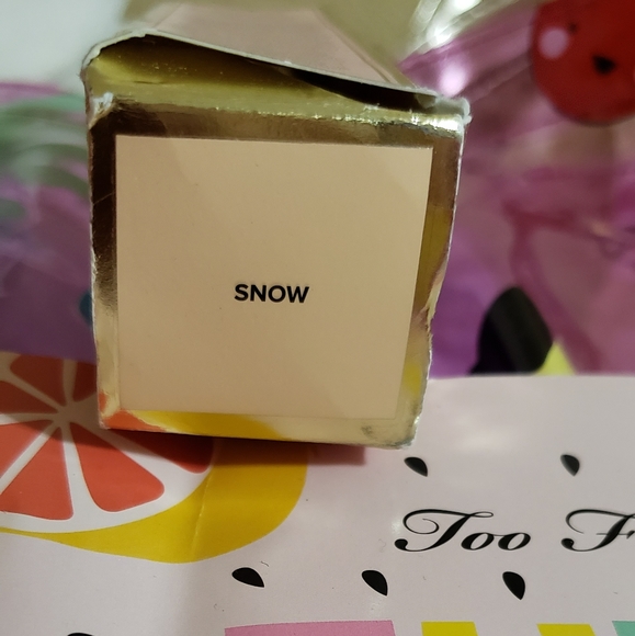 Too Faced Dew You Tutti Frutti Foundation - Picture 4 of 15